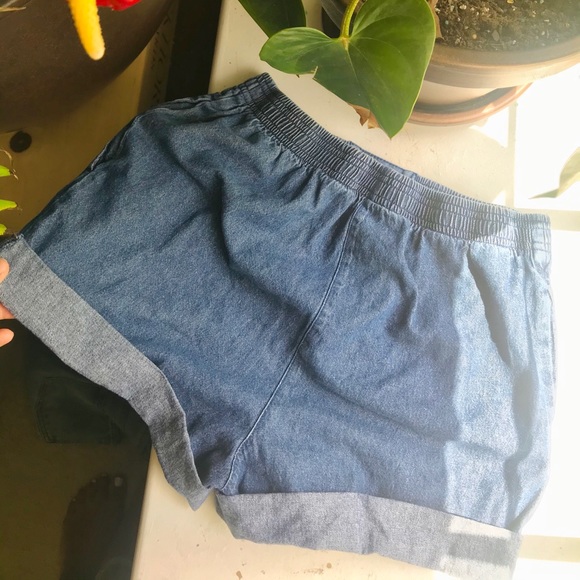 Urban Outfitters Scrunch Waist Mom Shorts - Picture 2 of 2